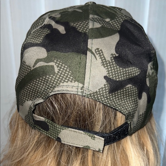 Camouflage Baseball Cap - Picture 4 of 4